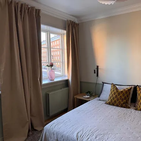 Upscale 3br